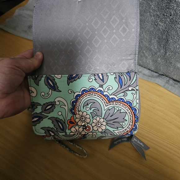 Vera Bradley Quilted TriFold Wristlet RFID Wallet Fan Flowers Pattern - Picture 2 of 6